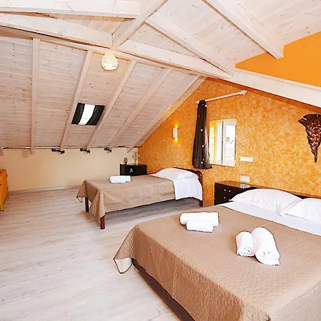 Elpida's House Apartment *